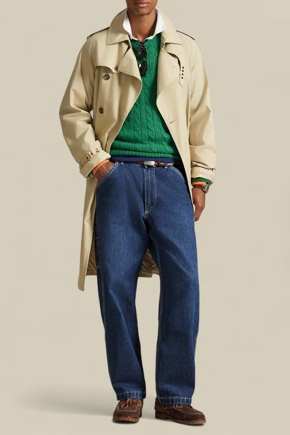 תמונת כל הלוק של מכנסי ג'ינס בגזרה ישרה